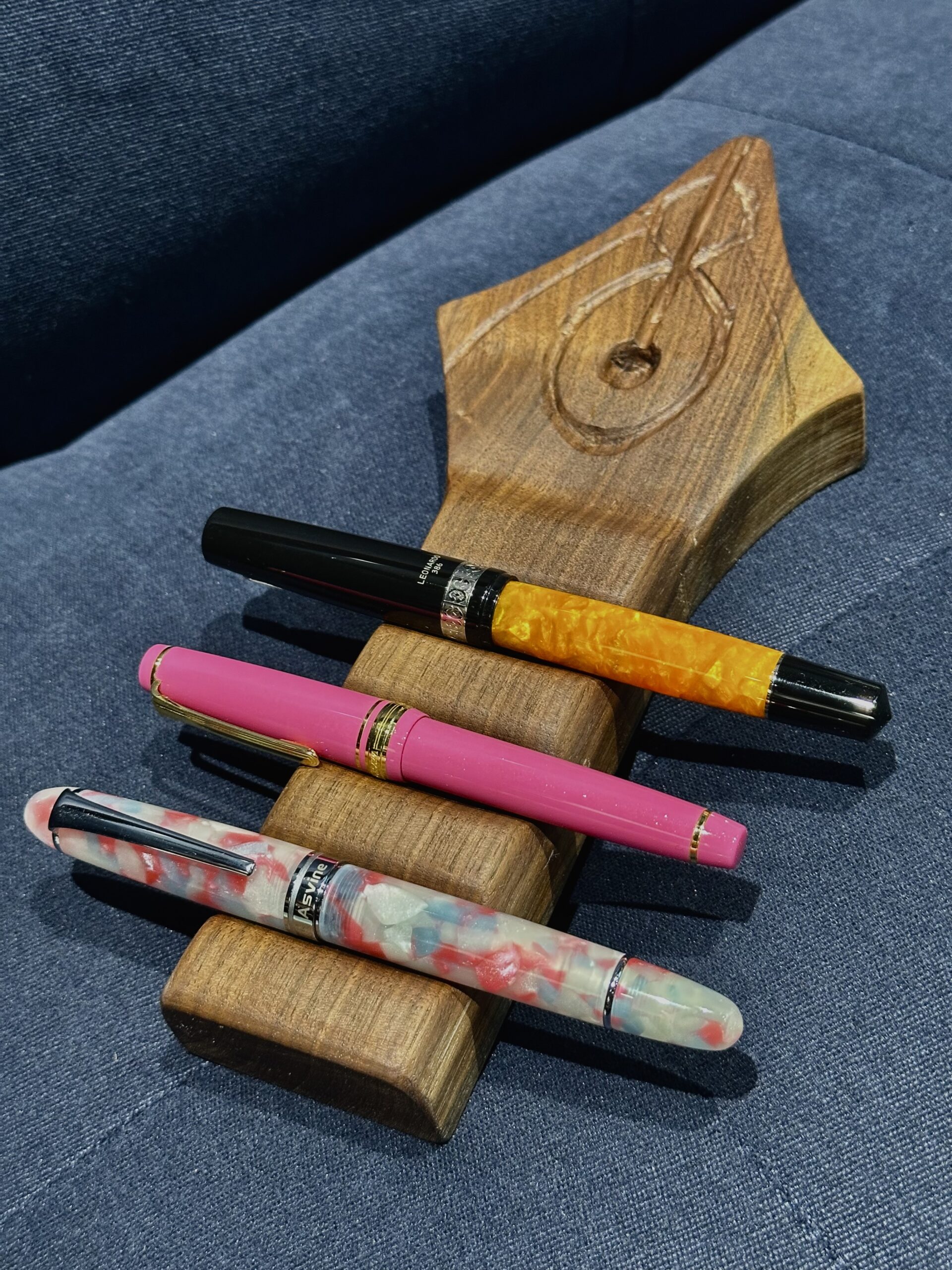 Pen Rest for Fountain Pens – Hyelim Lee